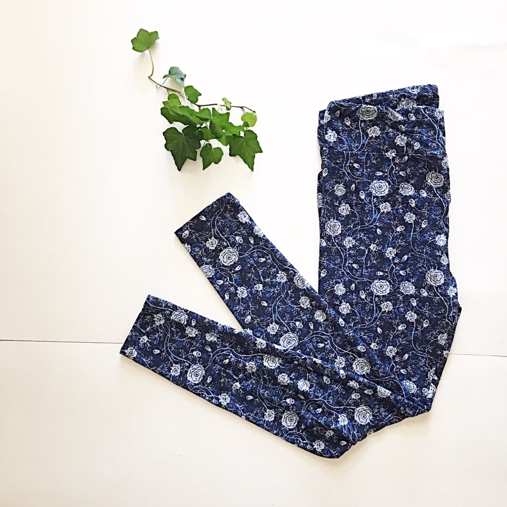 🌴🌴4 for $25🌴🌴 LulaRoe Leggings •